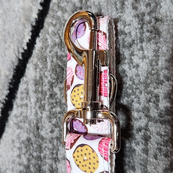 OLLY PET M/L DONUT DESIGN DOG BOW-TIE & LEASH - Picture 5 of 14